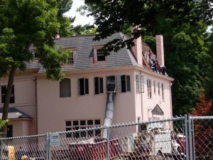 Work begins on the ‘pink house,’ which was unmistakable in the Sewickley area.